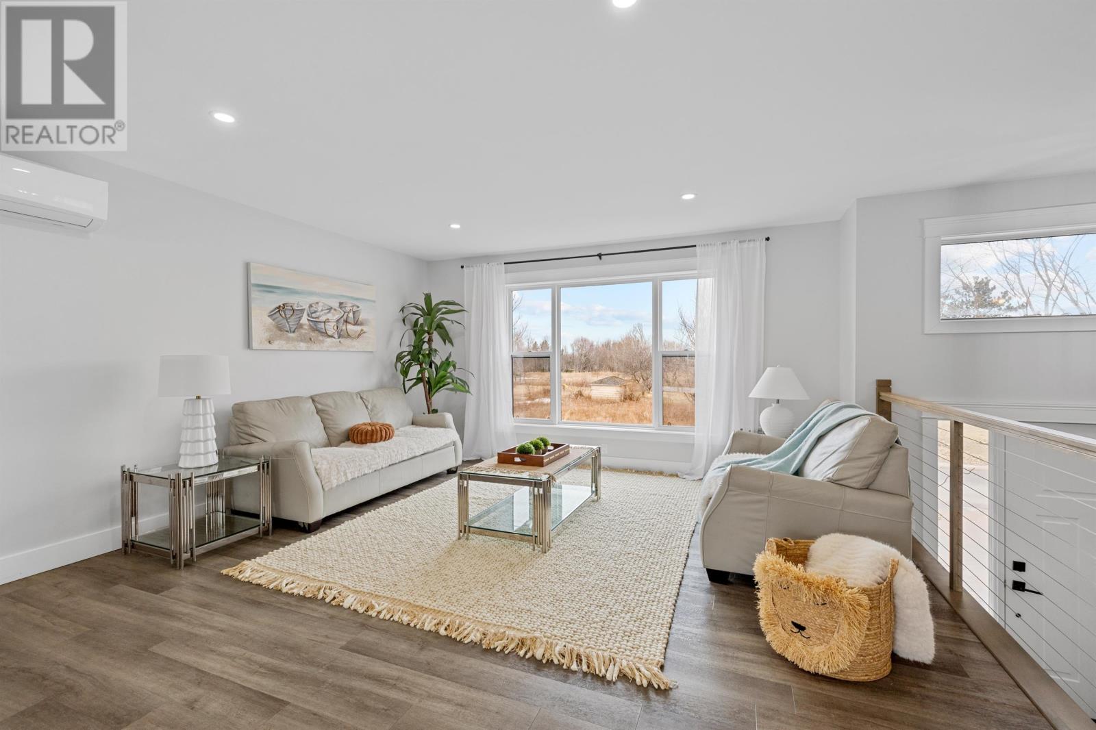 Property at 98 Kelly Heights image 3
