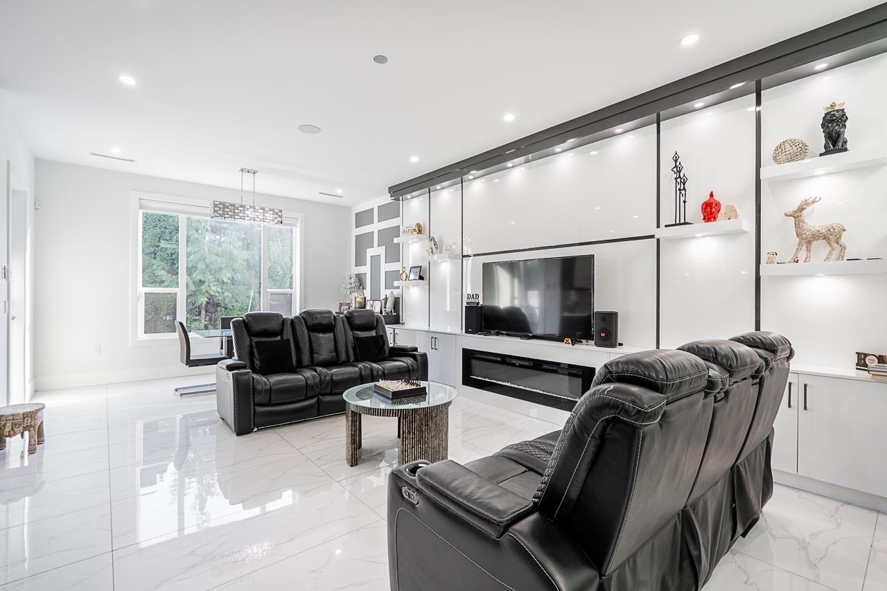 Property at 16158 96B AVENUE image 3
