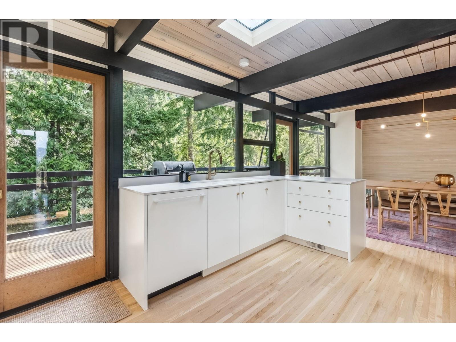 5414 Greentree Road, West Vancouver, British Columbia  V7W 1N4 - Photo 14 - R2975013