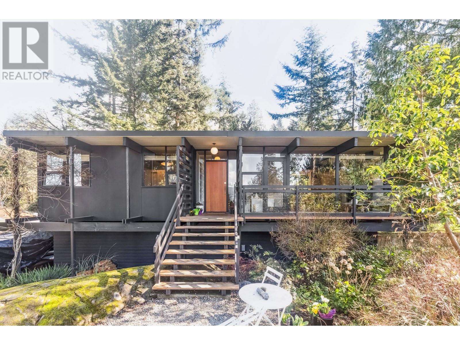 5414 Greentree Road, West Vancouver, British Columbia  V7W 1N4 - Photo 2 - R2975013