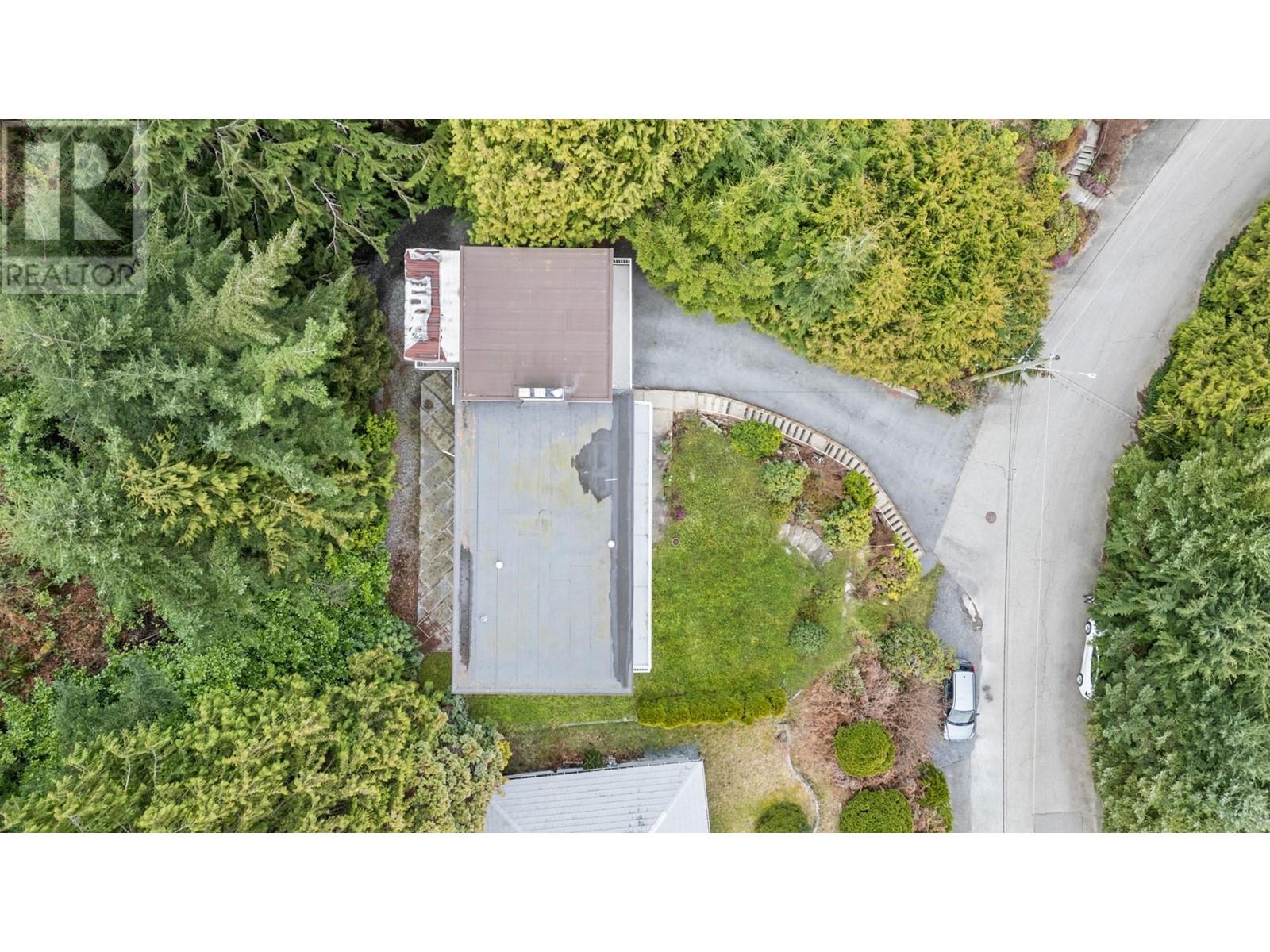 Property at 565 ST. GILES ROAD image 3