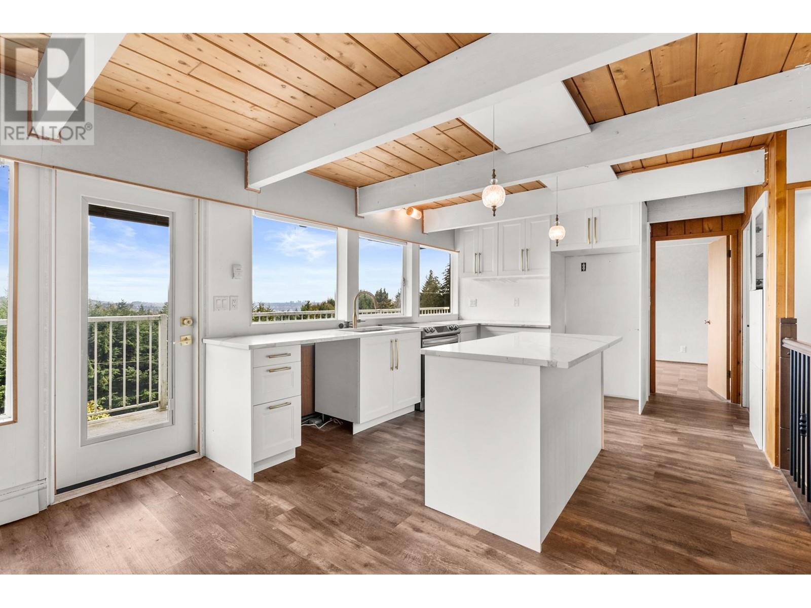 Property at 565 ST. GILES ROAD image 5