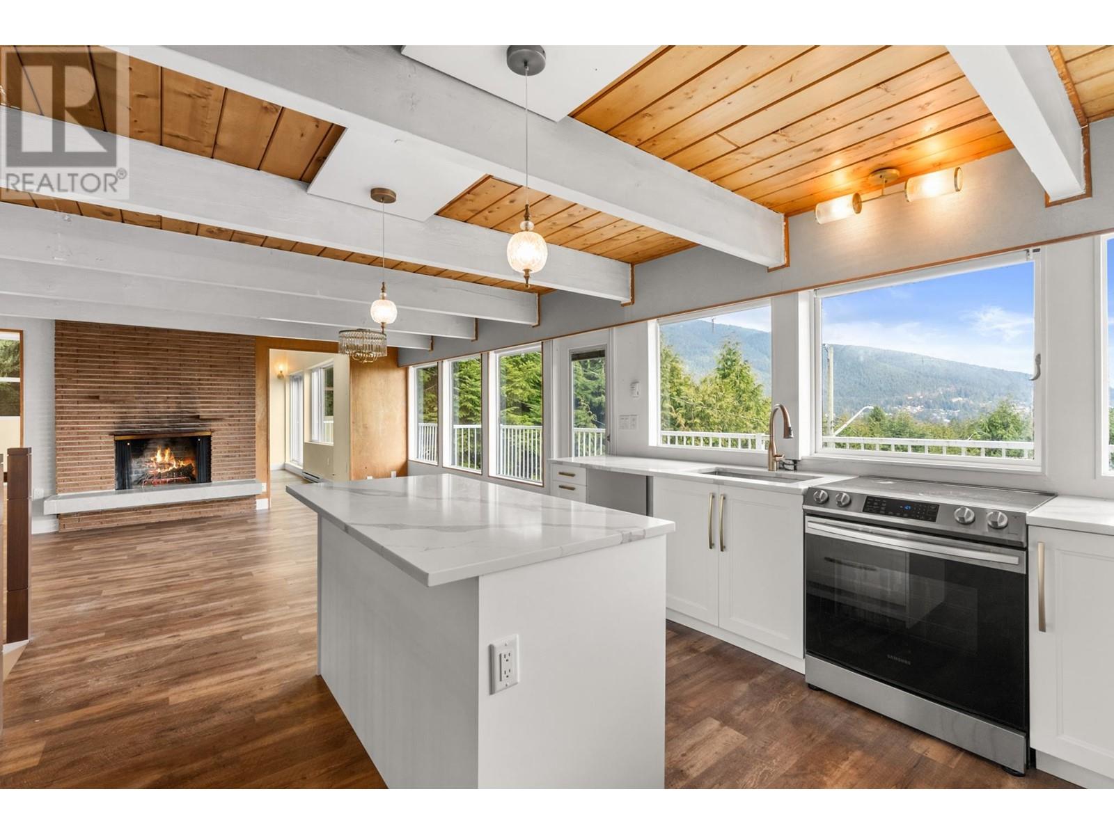 Property at 565 ST. GILES ROAD image 4