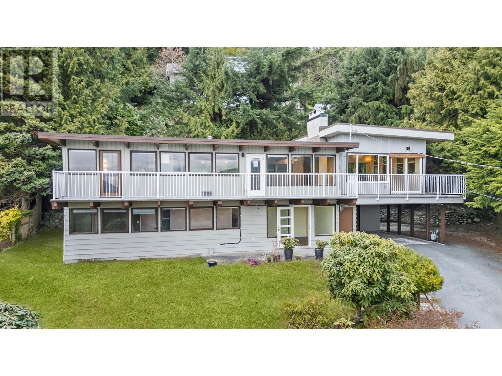 Property at 565 ST. GILES ROAD image 2