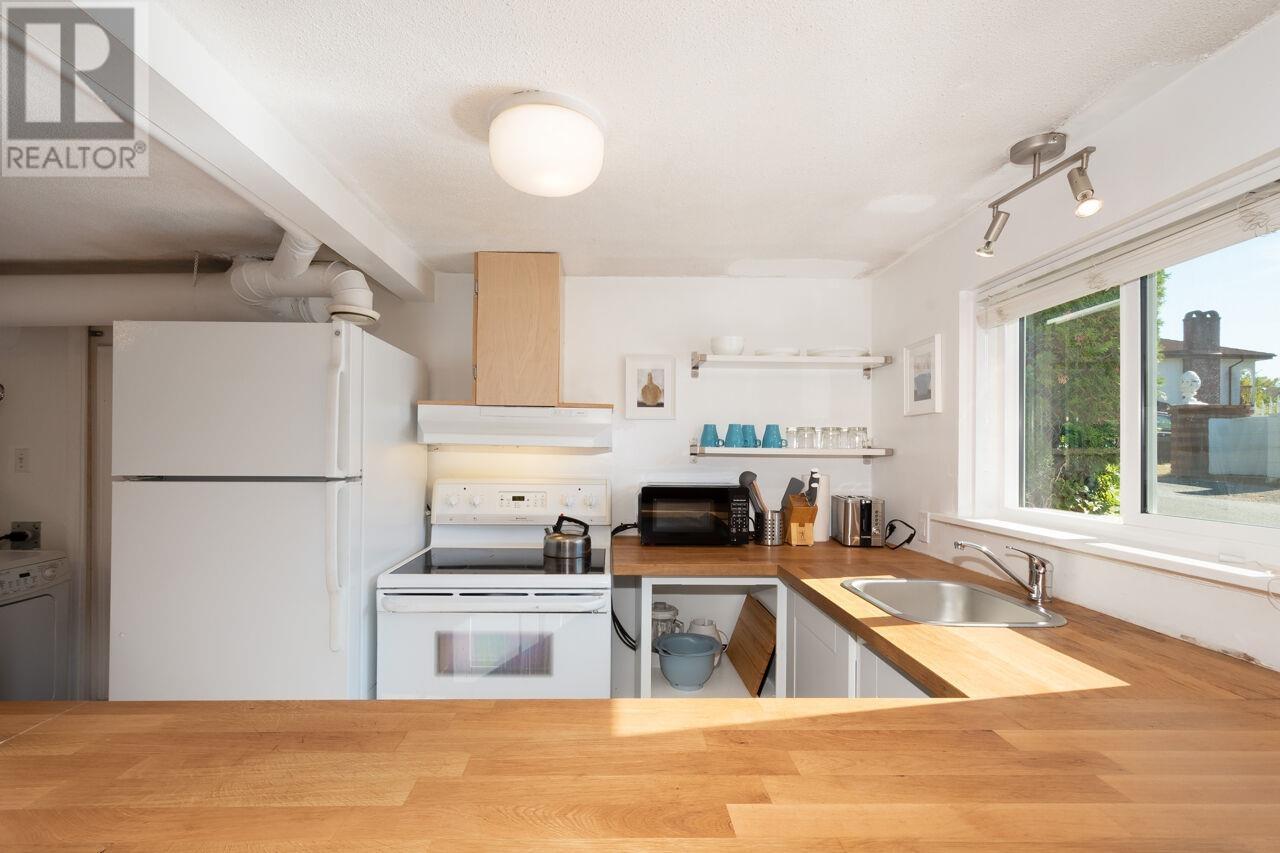Listing Picture 25 of 40 : 3313 E 26TH AVENUE, Vancouver / 溫哥華 - 魯藝地產 Yvonne Lu Group - MLS Medallion Club Member