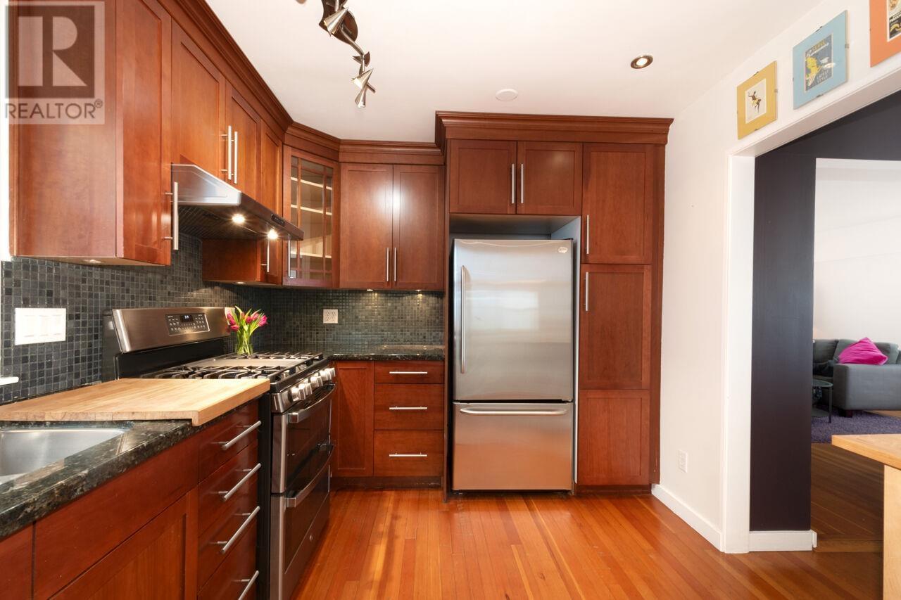 Listing Picture 9 of 40 : 3313 E 26TH AVENUE, Vancouver / 溫哥華 - 魯藝地產 Yvonne Lu Group - MLS Medallion Club Member