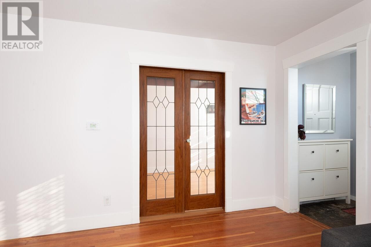 Listing Picture 11 of 40 : 3313 E 26TH AVENUE, Vancouver / 溫哥華 - 魯藝地產 Yvonne Lu Group - MLS Medallion Club Member