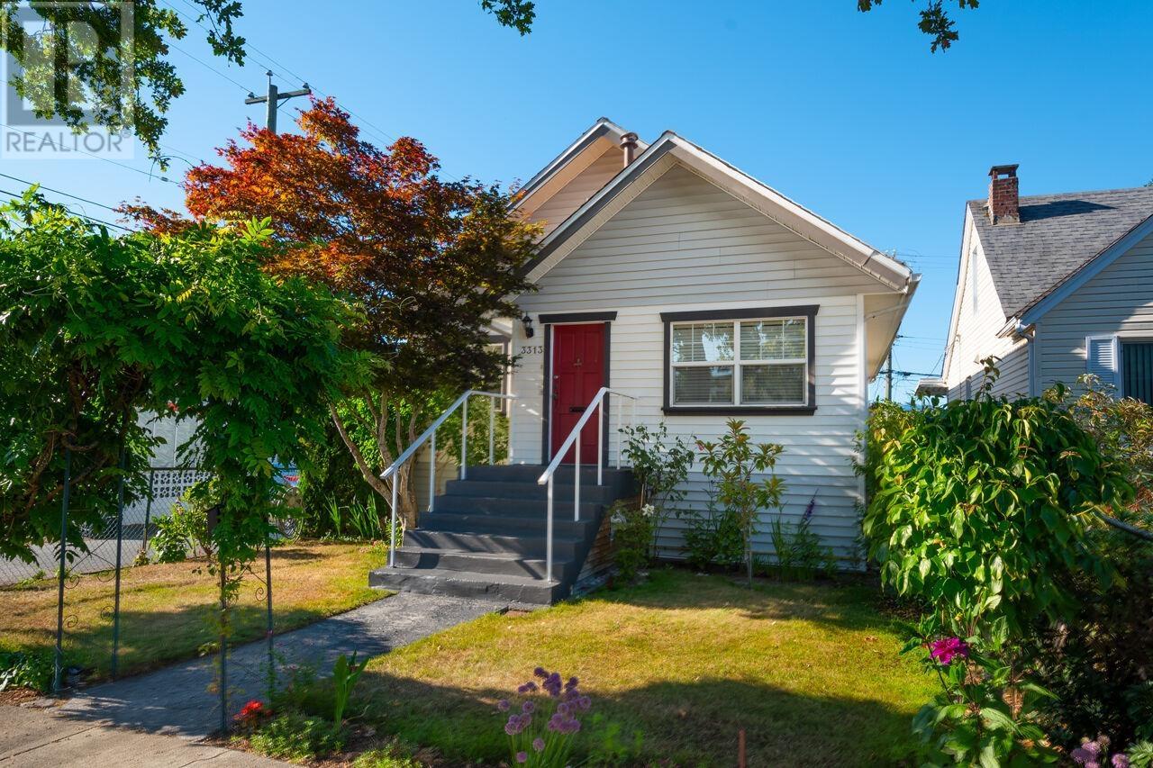 Listing Picture 32 of 40 : 3313 E 26TH AVENUE, Vancouver / 溫哥華 - 魯藝地產 Yvonne Lu Group - MLS Medallion Club Member