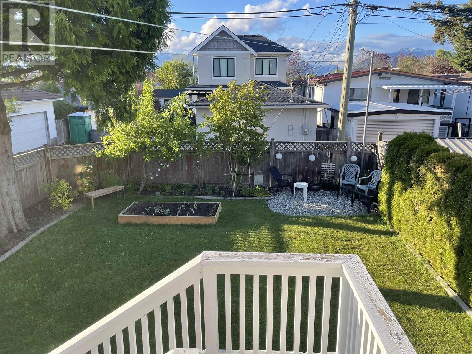 Listing Picture 35 of 40 : 3313 E 26TH AVENUE, Vancouver / 溫哥華 - 魯藝地產 Yvonne Lu Group - MLS Medallion Club Member