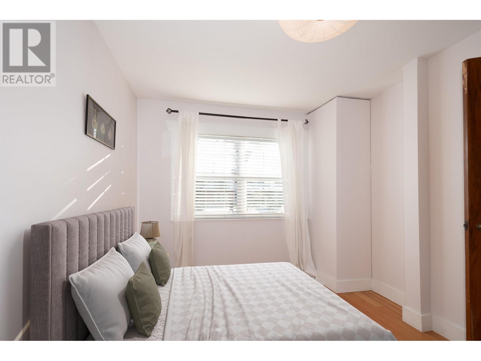 Listing Picture 13 of 40 : 3313 E 26TH AVENUE, Vancouver / 溫哥華 - 魯藝地產 Yvonne Lu Group - MLS Medallion Club Member