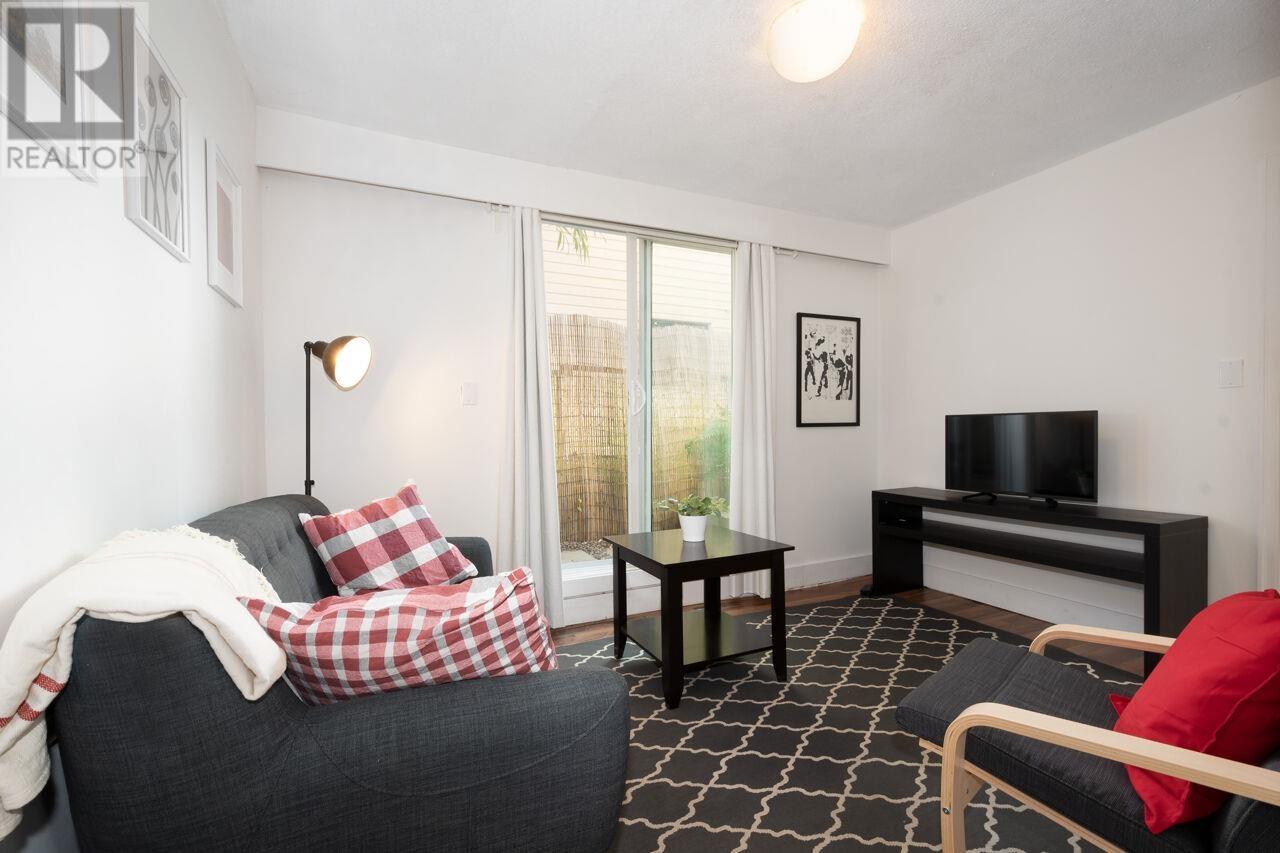 Listing Picture 19 of 40 : 3313 E 26TH AVENUE, Vancouver / 溫哥華 - 魯藝地產 Yvonne Lu Group - MLS Medallion Club Member