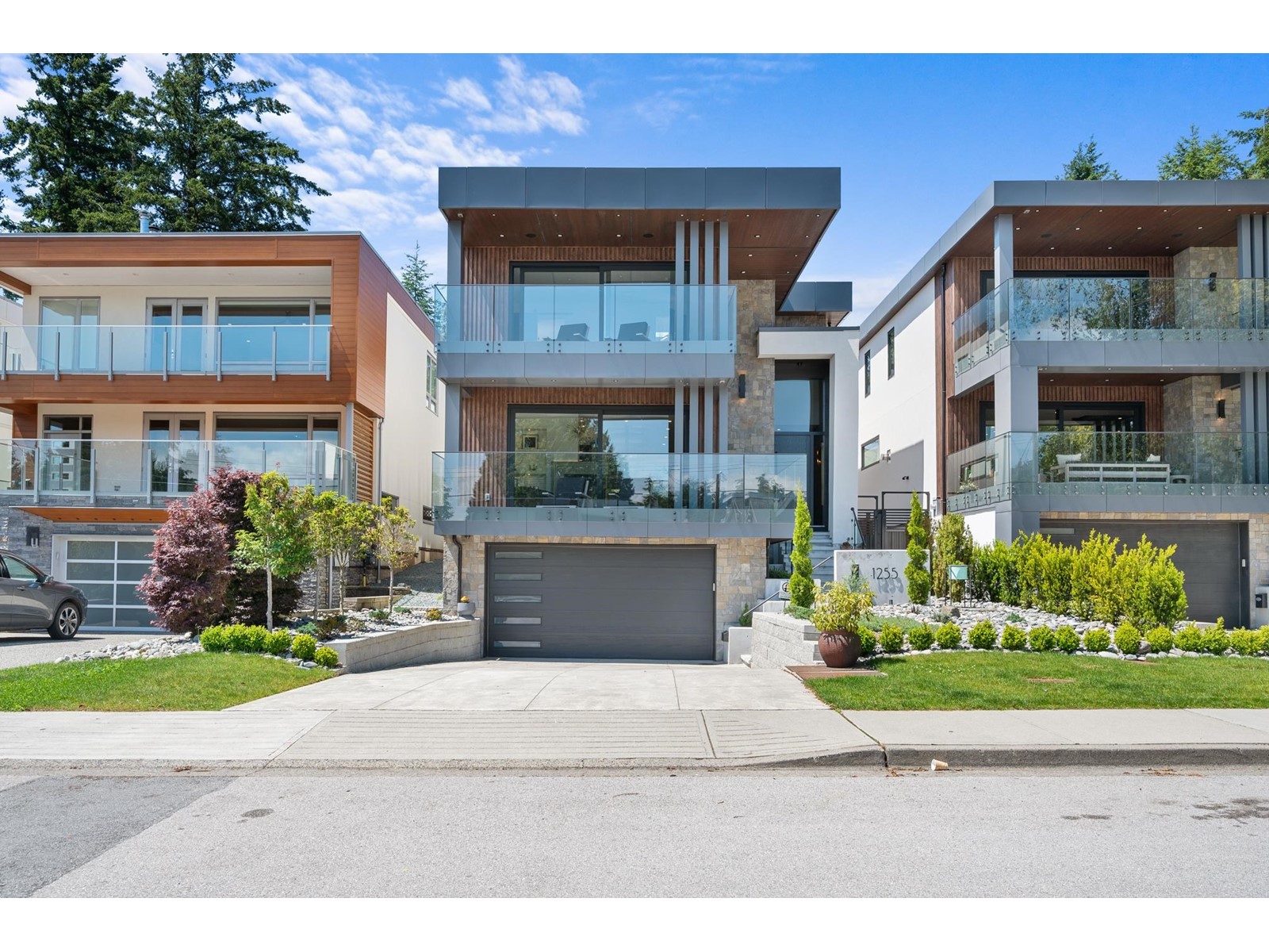 Property at 1255 KENT STREET image 1
