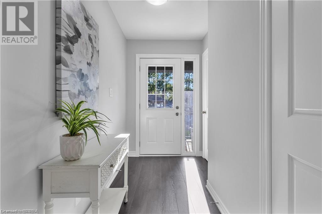 Property at 94 SOVEREIGN Street W image 4