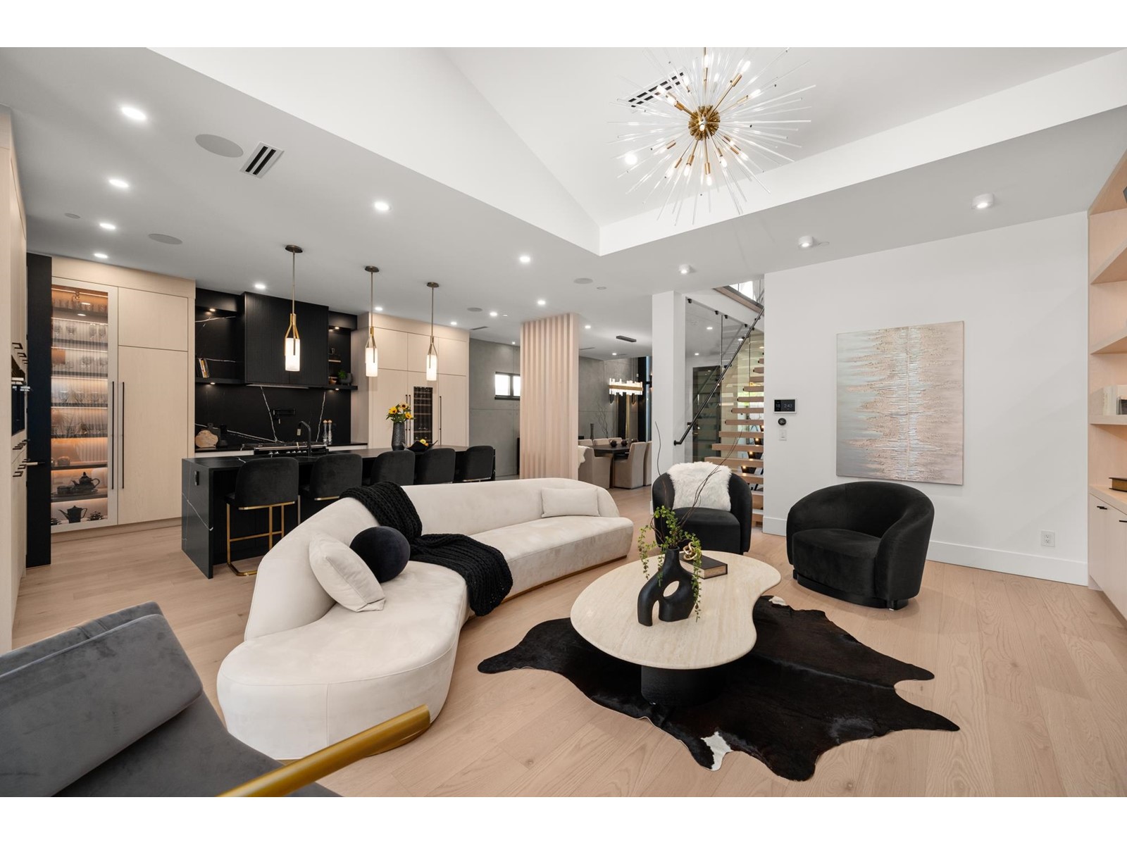 Property at 1255 KENT STREET image 4