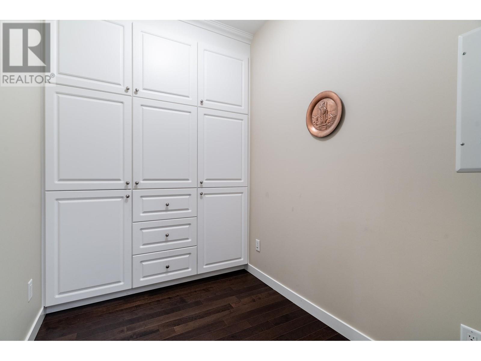 Listing Picture 18 of 28 : 202 4365 HASTINGS STREET, Burnaby / 本拿比 - 魯藝地產 Yvonne Lu Group - MLS Medallion Club Member