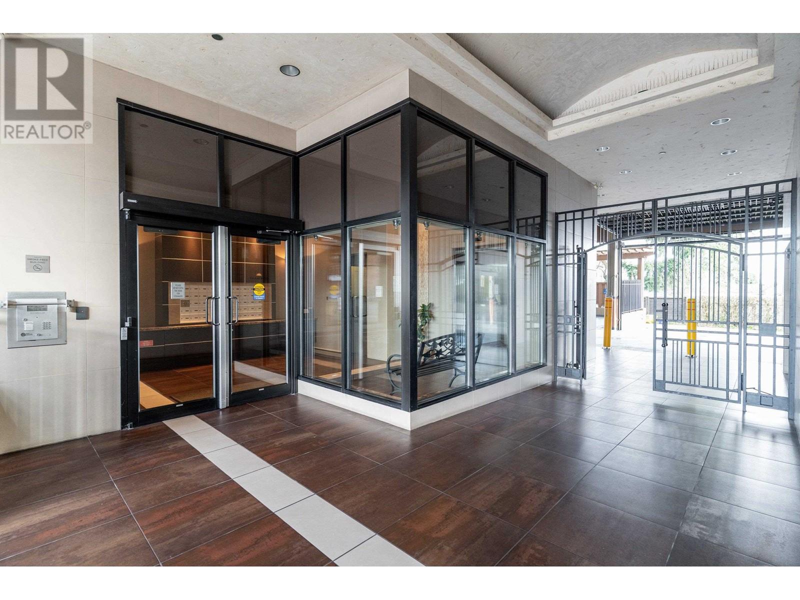 Listing Picture 4 of 28 : 202 4365 HASTINGS STREET, Burnaby / 本拿比 - 魯藝地產 Yvonne Lu Group - MLS Medallion Club Member