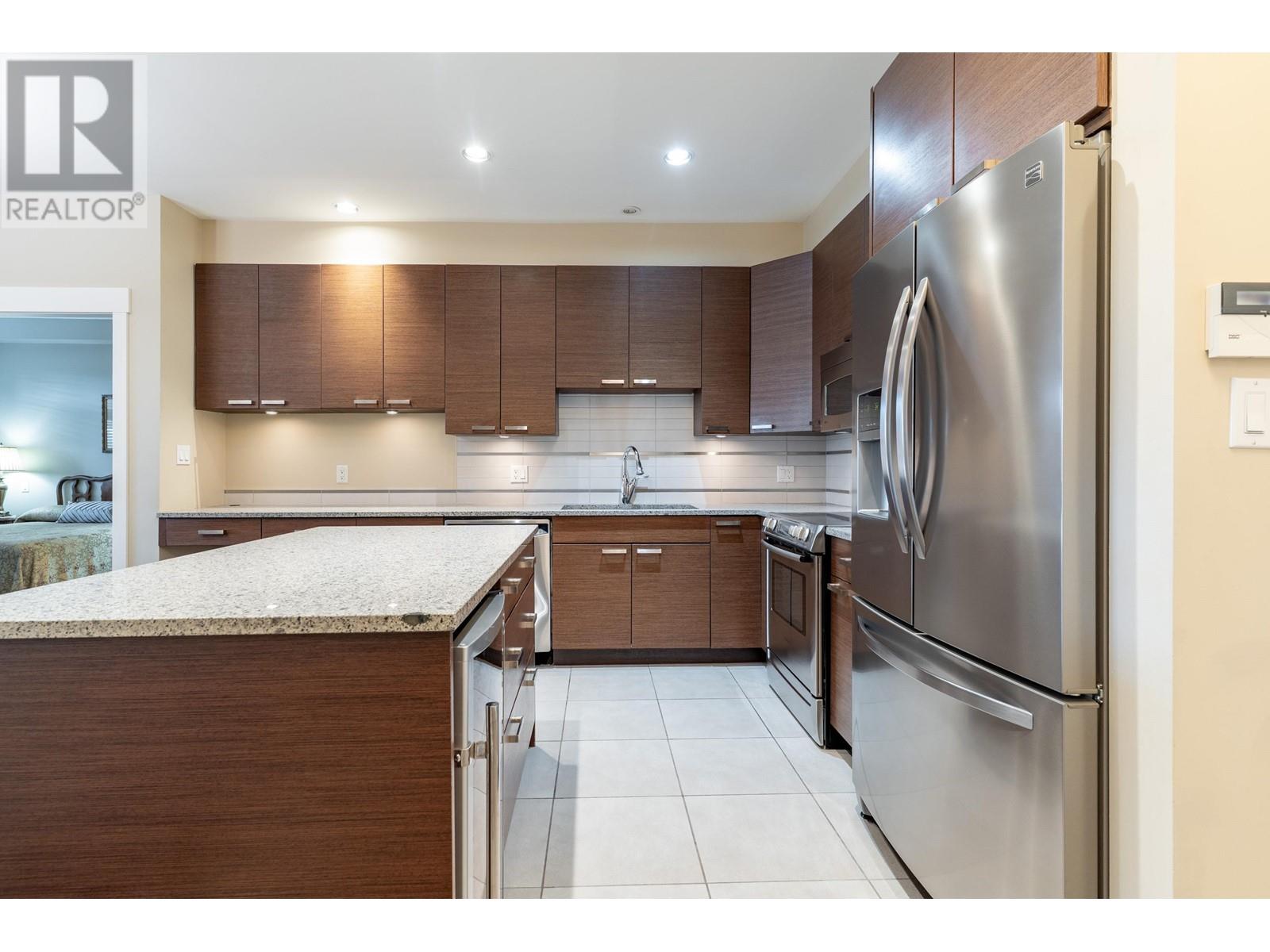 Listing Picture 6 of 28 : 202 4365 HASTINGS STREET, Burnaby / 本拿比 - 魯藝地產 Yvonne Lu Group - MLS Medallion Club Member
