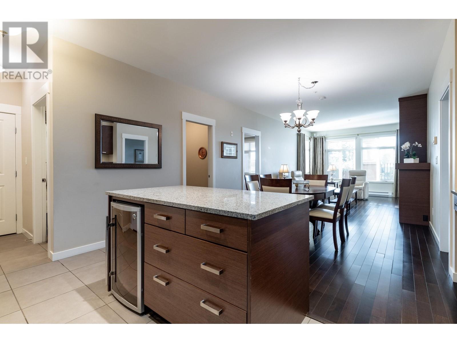 Listing Picture 8 of 28 : 202 4365 HASTINGS STREET, Burnaby / 本拿比 - 魯藝地產 Yvonne Lu Group - MLS Medallion Club Member