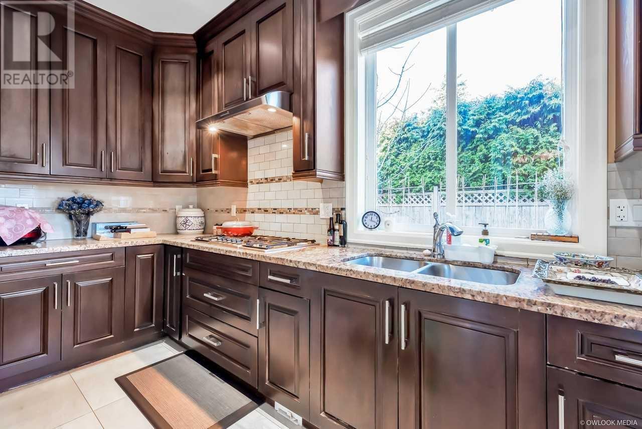 Listing Picture 12 of 23 : 6691 WOODWARDS ROAD, Richmond / 烈治文 - 魯藝地產 Yvonne Lu Group - MLS Medallion Club Member