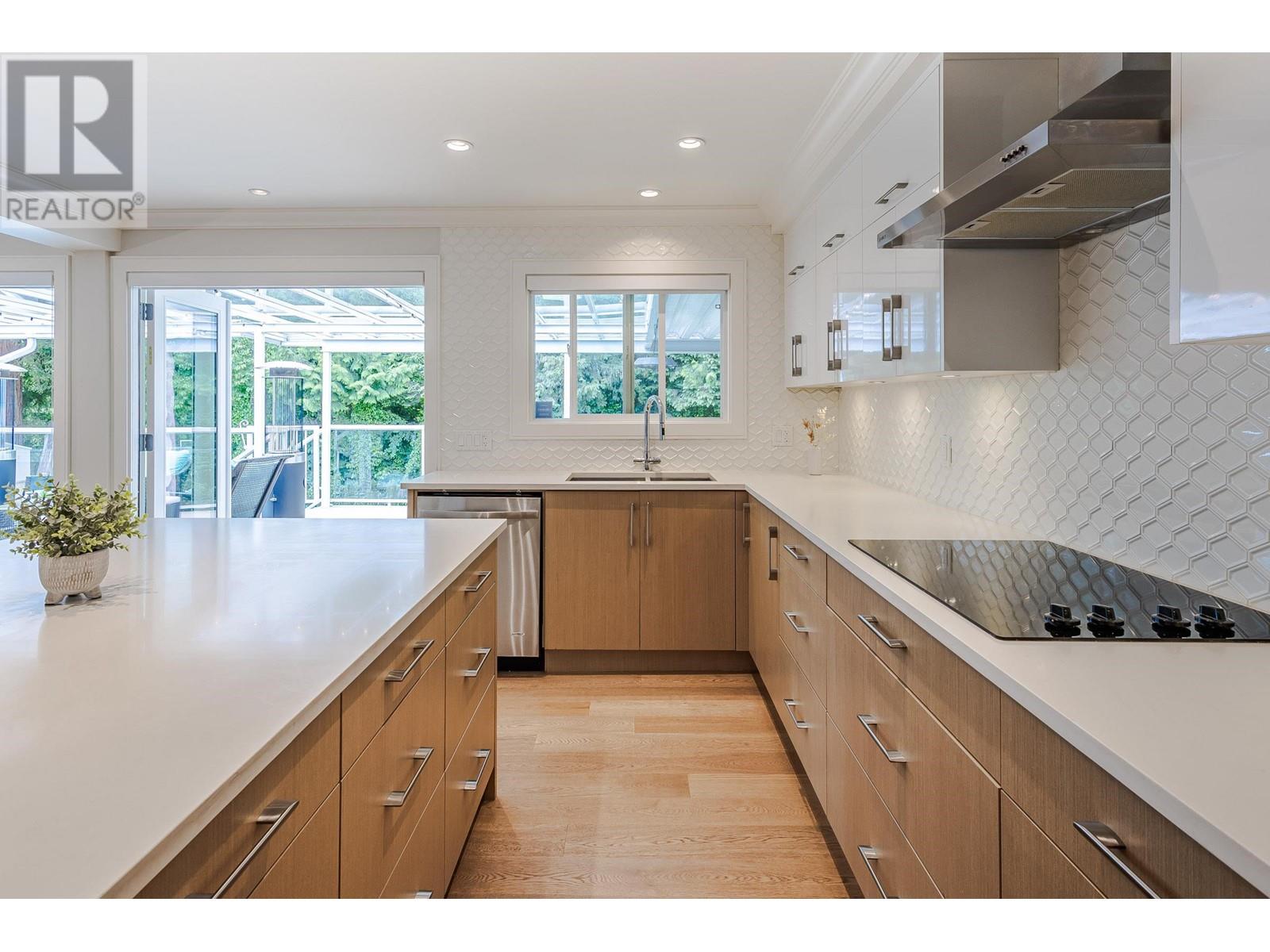 1507 Marine Crescent, Coquitlam, British Columbia  V3J 5X4 - Photo 10 - R2980250