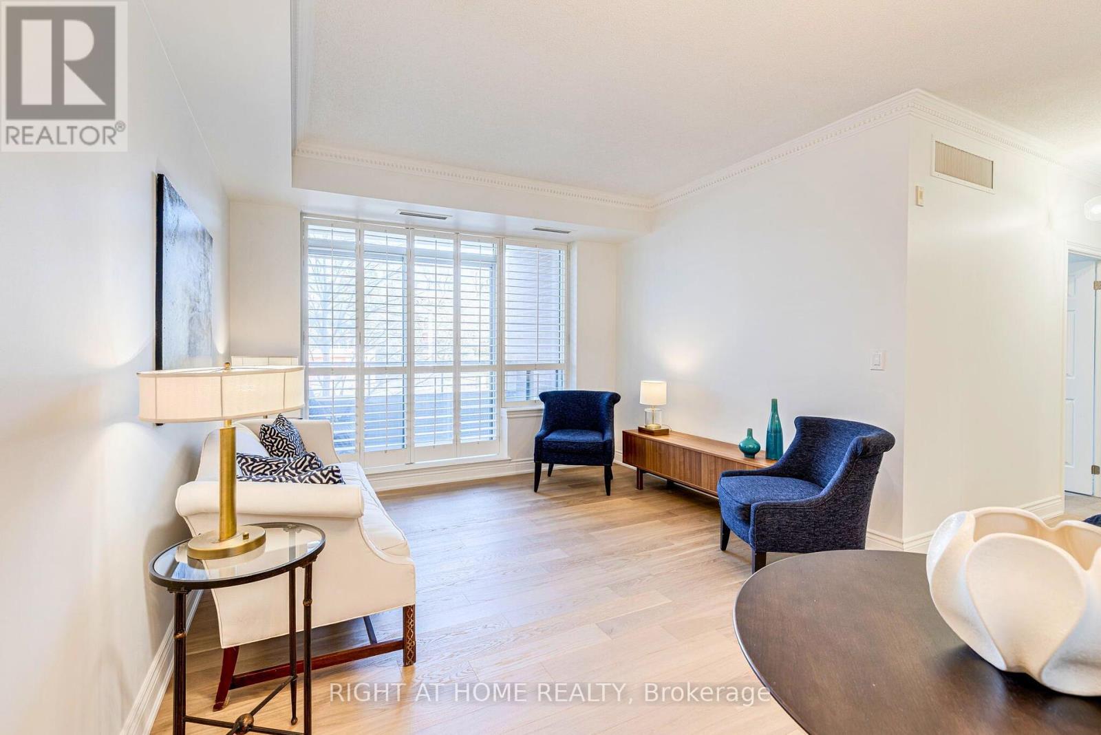 Property at 208 - 801 LAWRENCE AVENUE E image 3