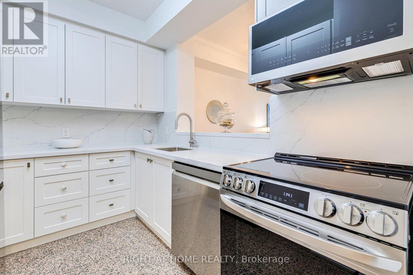 208 - 801 Lawrence Avenue E, Toronto (Banbury-Don Mills), Ontario  M3C 3W2 - Photo 7 - C12032098