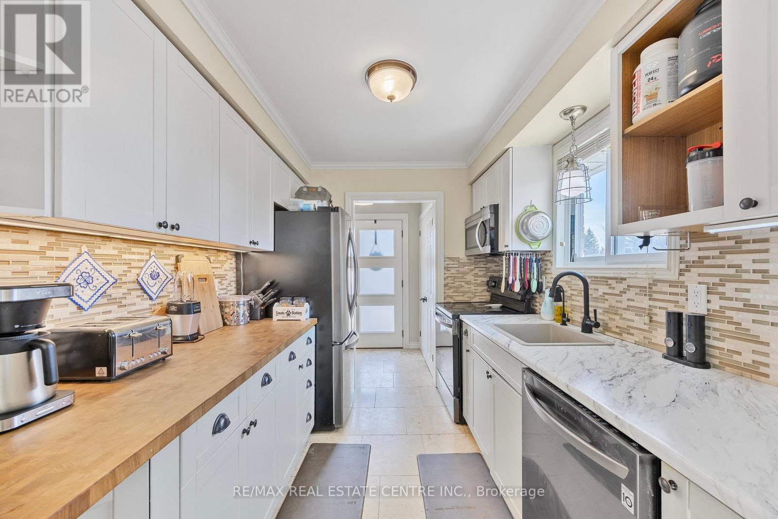 Property at 75 MANOR CRESCENT image 4