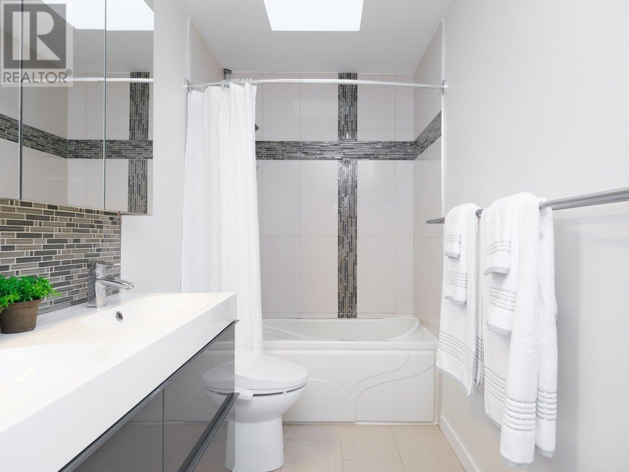 3 266 W 4th Street, North Vancouver, British Columbia  V7M 1H7 - Photo 19 - R2979906