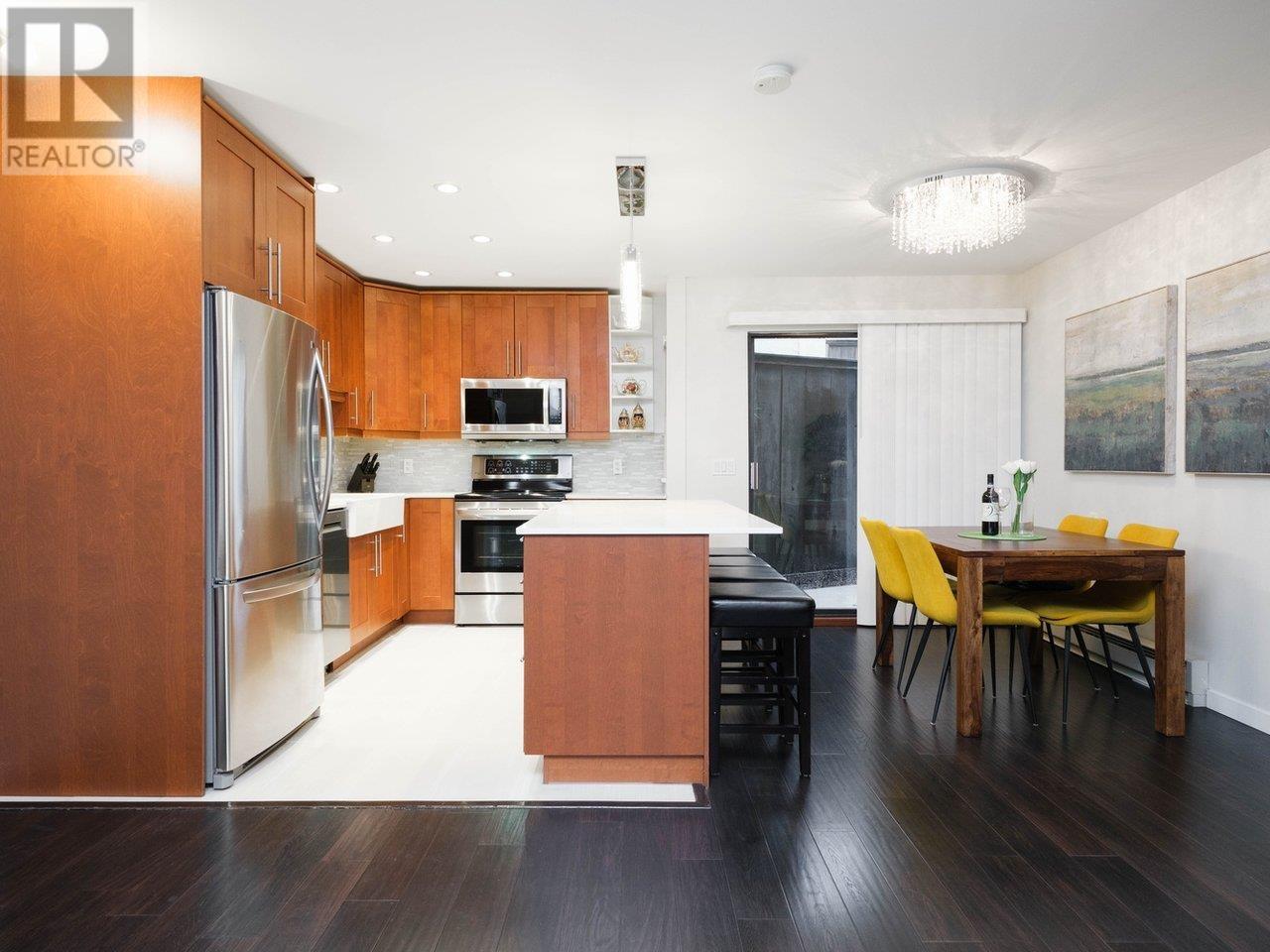 3 266 W 4th Street, North Vancouver, British Columbia  V7M 1H7 - Photo 4 - R2979906