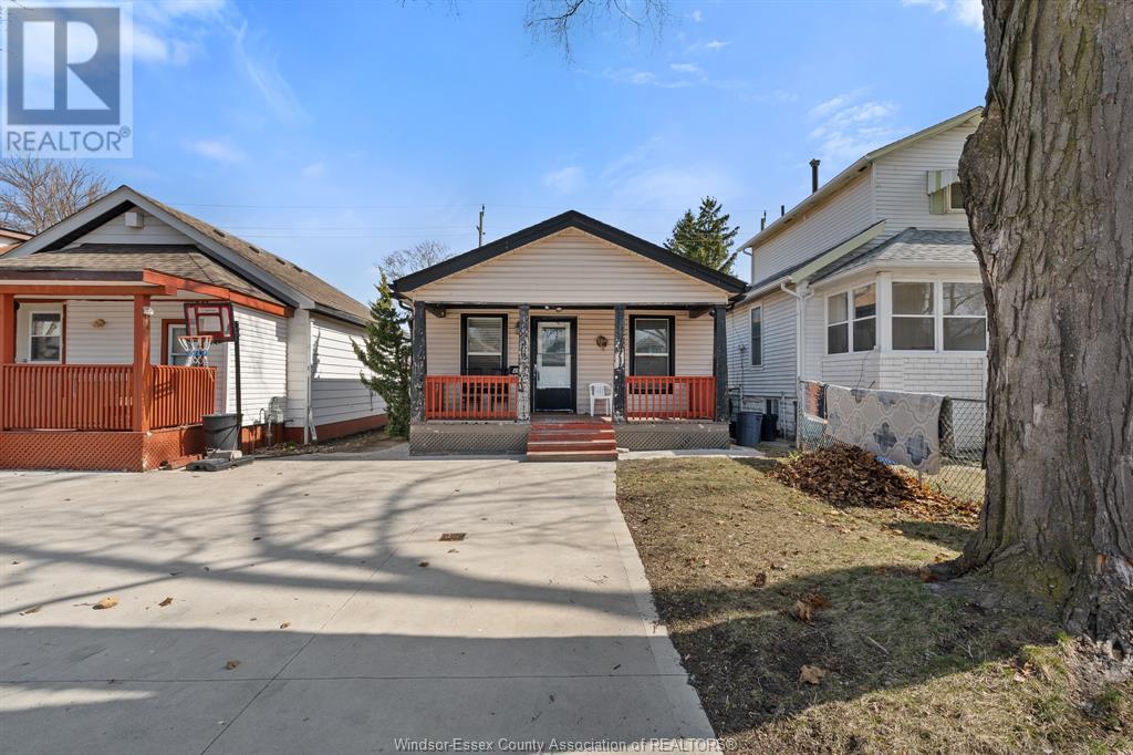 Property at 494 MCKAY AVENUE image 2