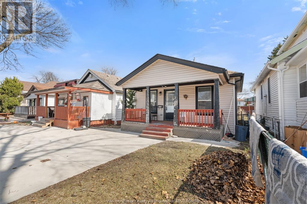 Property at 494 MCKAY AVENUE image 3