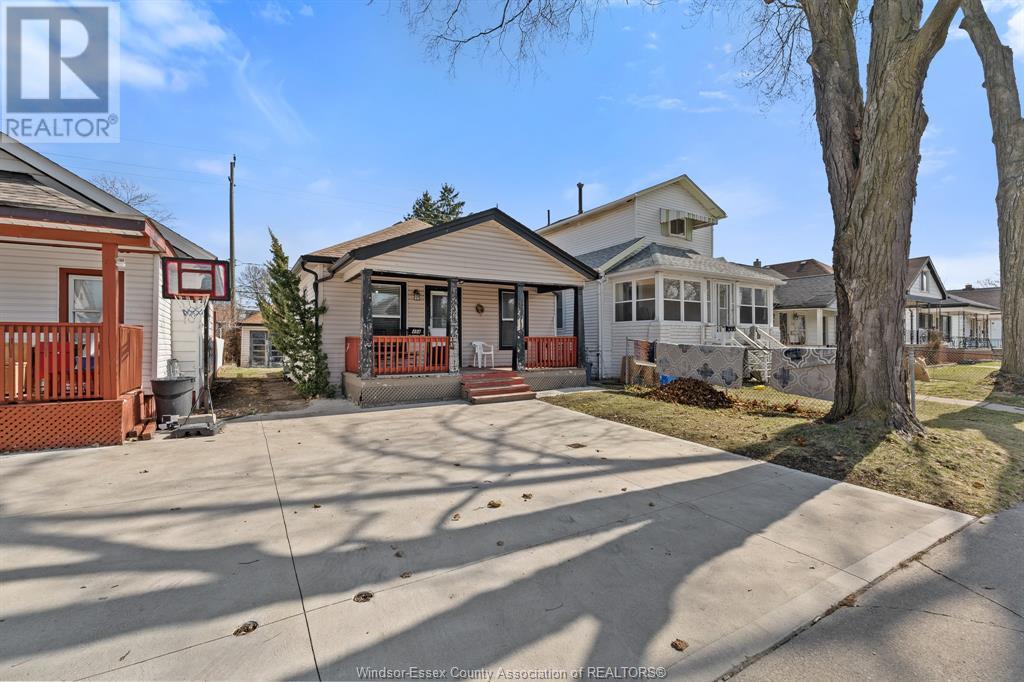 Property at 494 MCKAY AVENUE image 4
