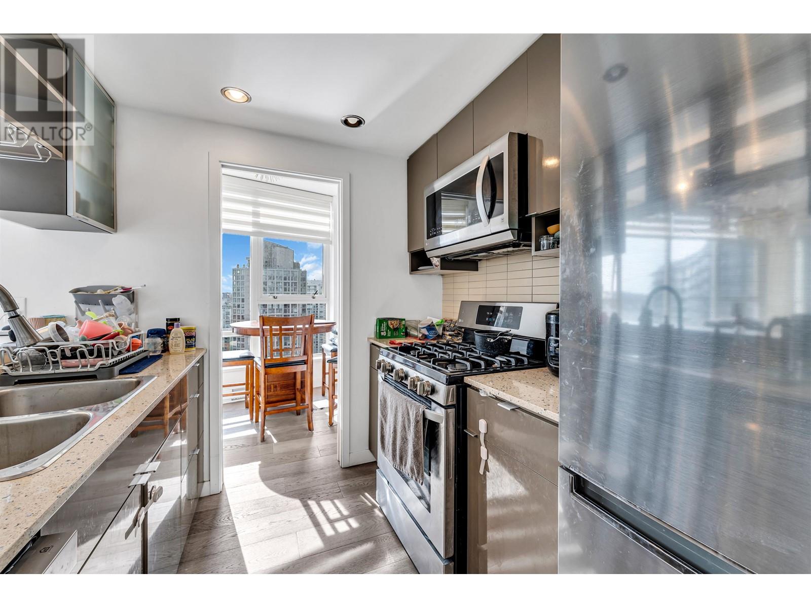 Listing Picture 8 of 19 : 3202 928 BEATTY STREET, Vancouver / 溫哥華 - 魯藝地產 Yvonne Lu Group - MLS Medallion Club Member