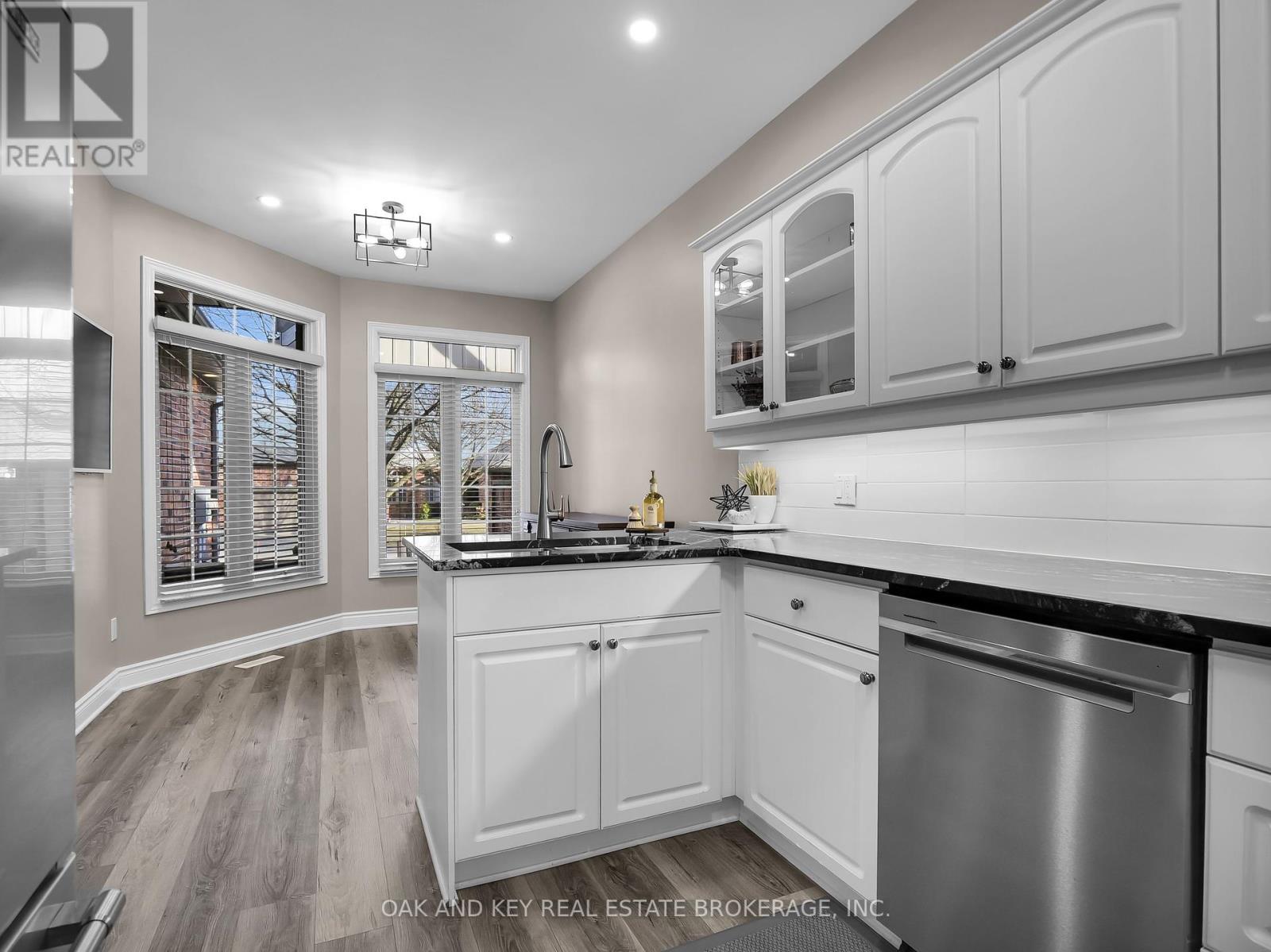 Photo 19 of 50 for 42 Quinella Place
