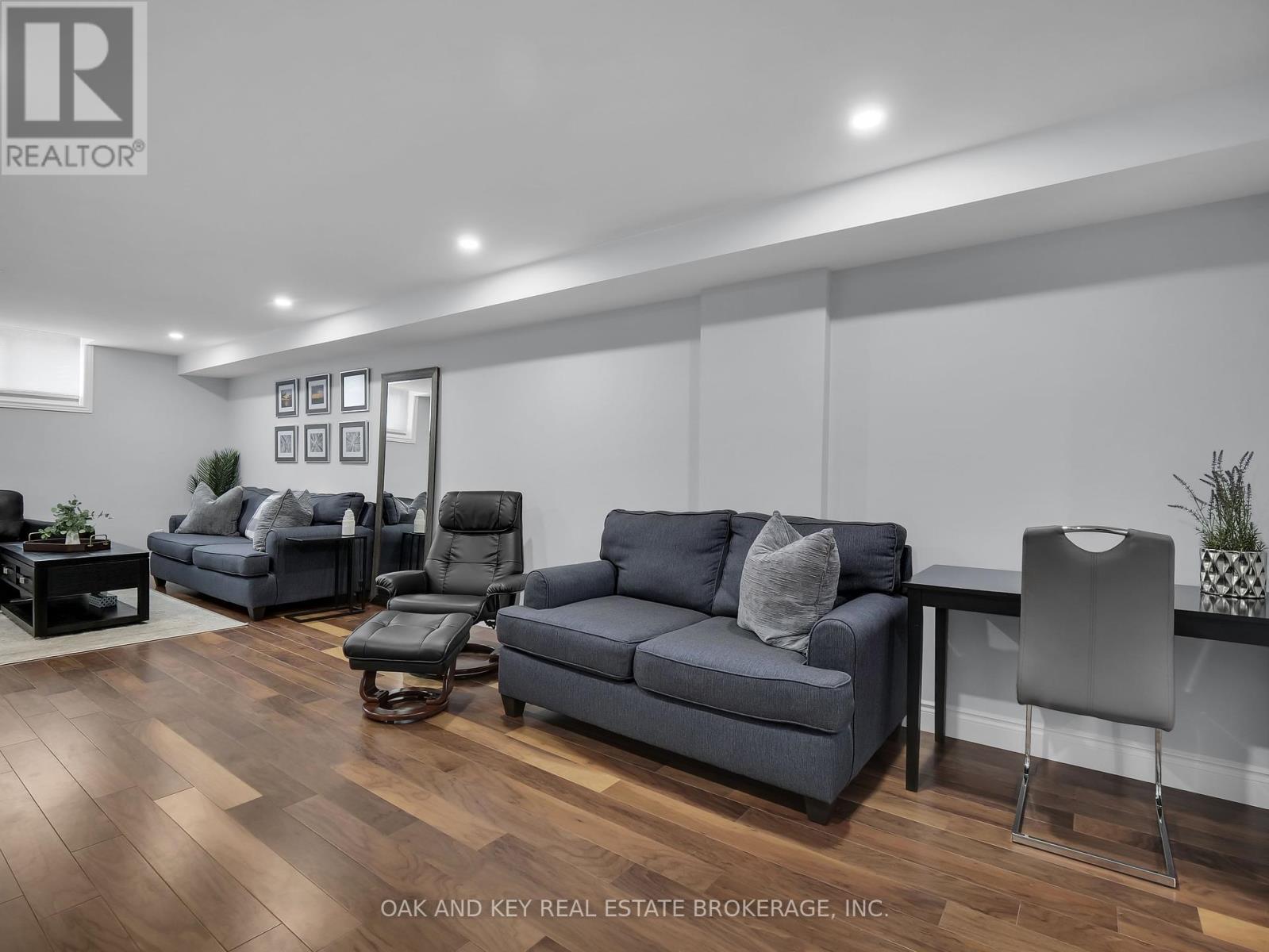 Photo 33 of 50 for 42 Quinella Place