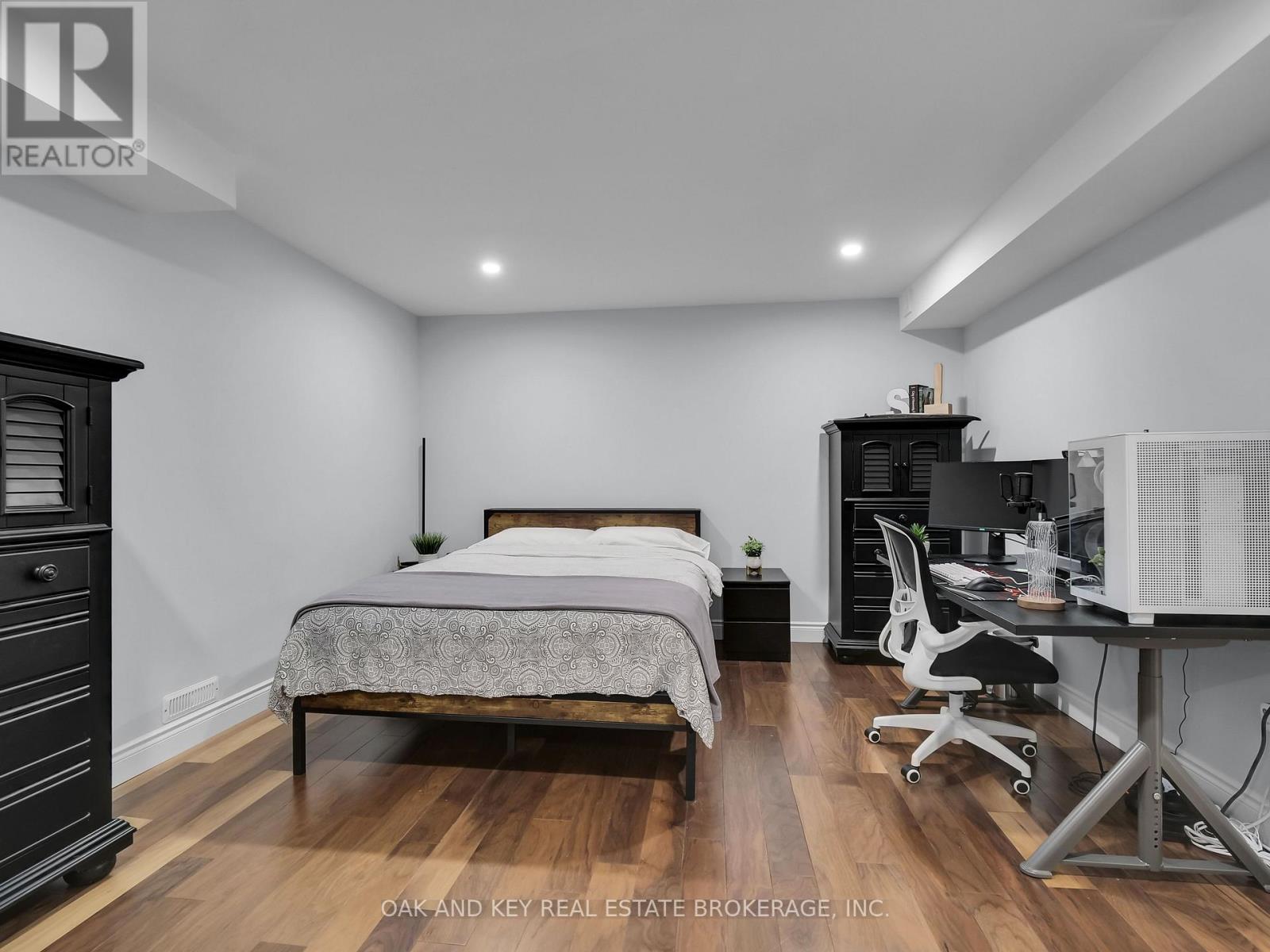 Photo 38 of 50 for 42 Quinella Place