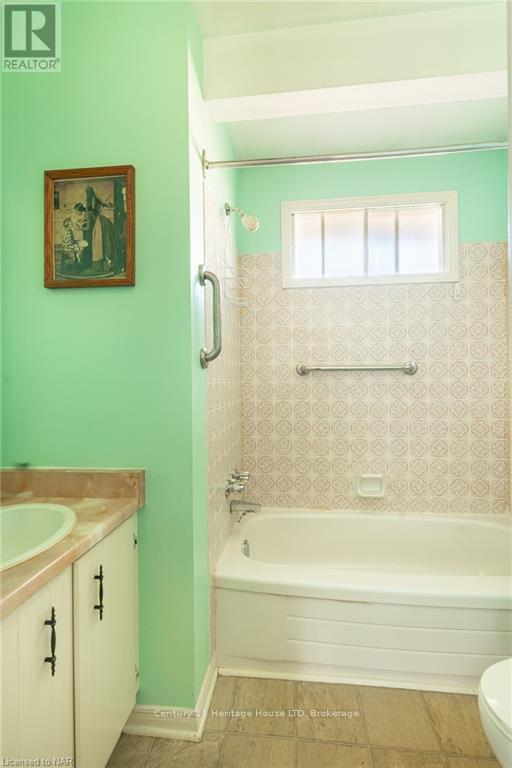60 Robert Street, Welland, Ontario  L3B 5T9 - Photo 22 - X12032171