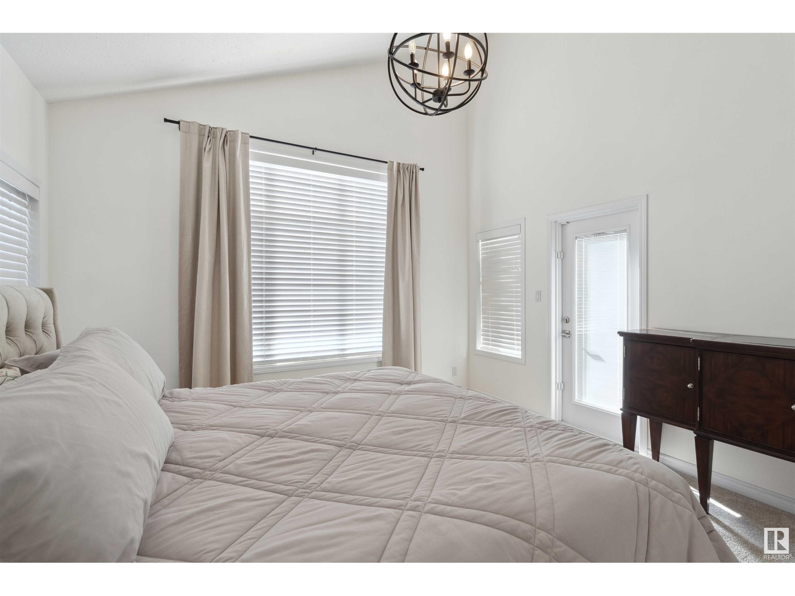 Property at 605 DALHOUSIE CR NW image 1