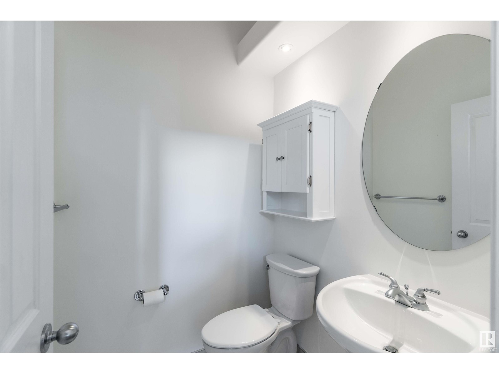 Property at 605 DALHOUSIE CR NW image 3