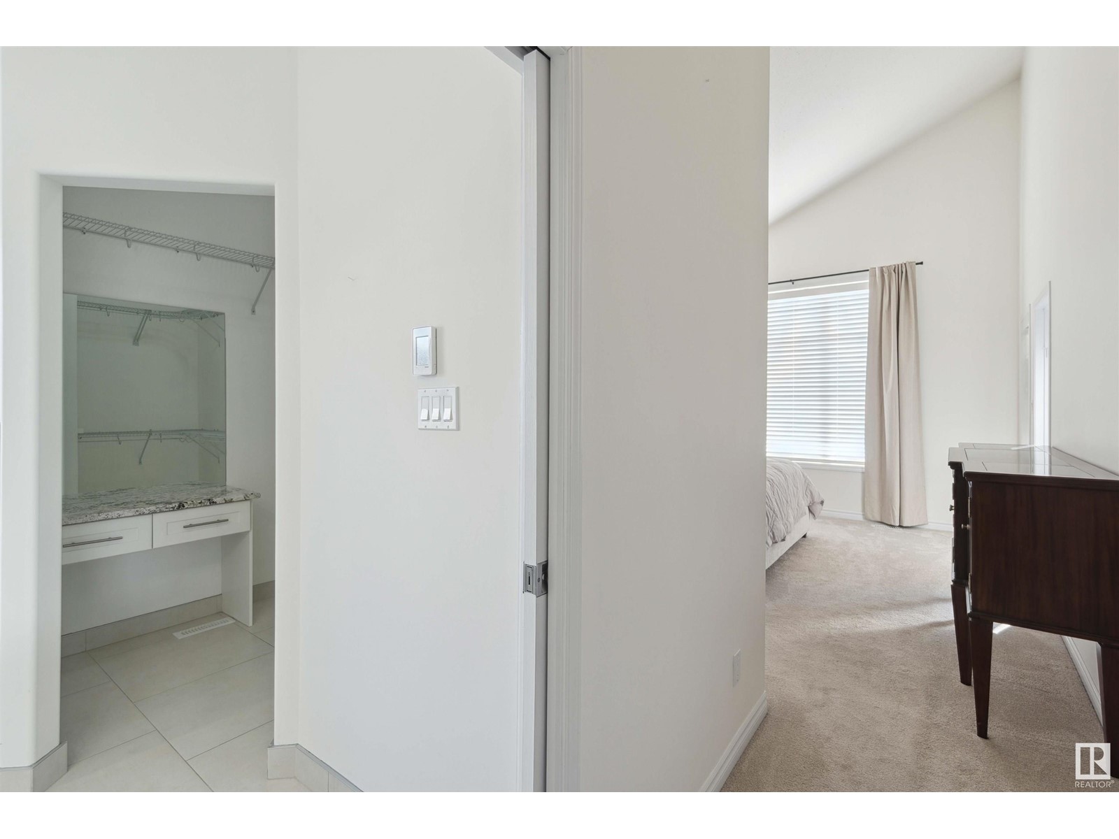 Property at 605 DALHOUSIE CR NW image 2