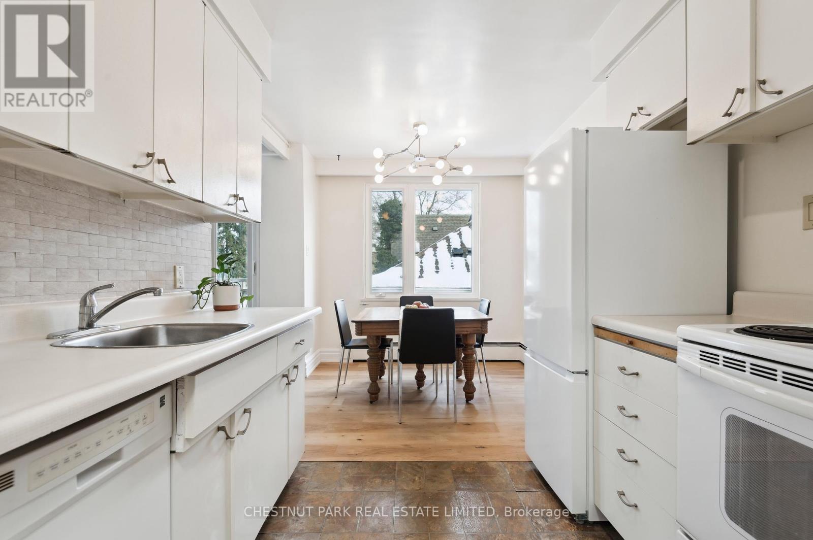 8 - 21 Benlamond Avenue, Toronto (East End-Danforth), Ontario  M4E 1Y8 - Photo 6 - E12032222