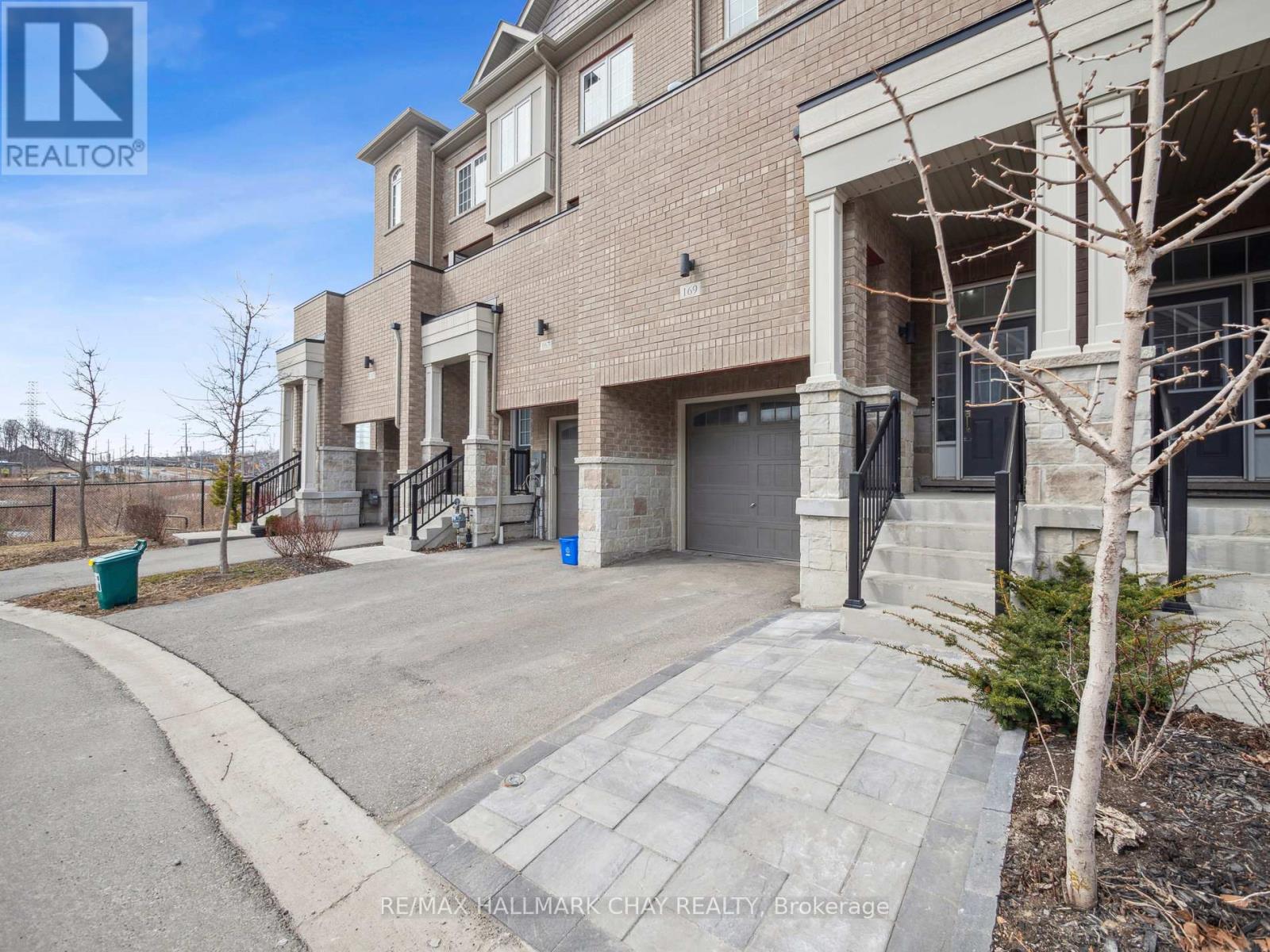 169 Harding Park Street, Newmarket, Ontario  L3Y 0E3 - Photo 2 - N12032169