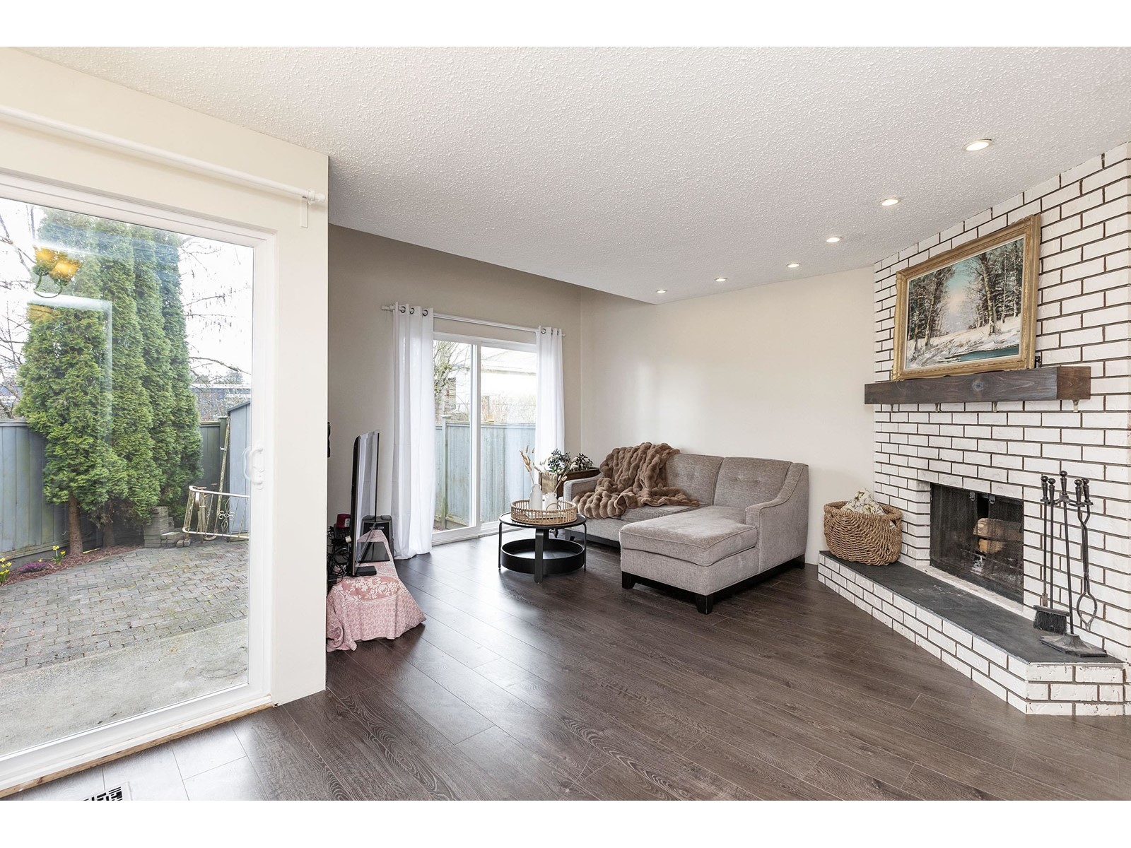 Property at 26876 32 AVENUE AVENUE image 2