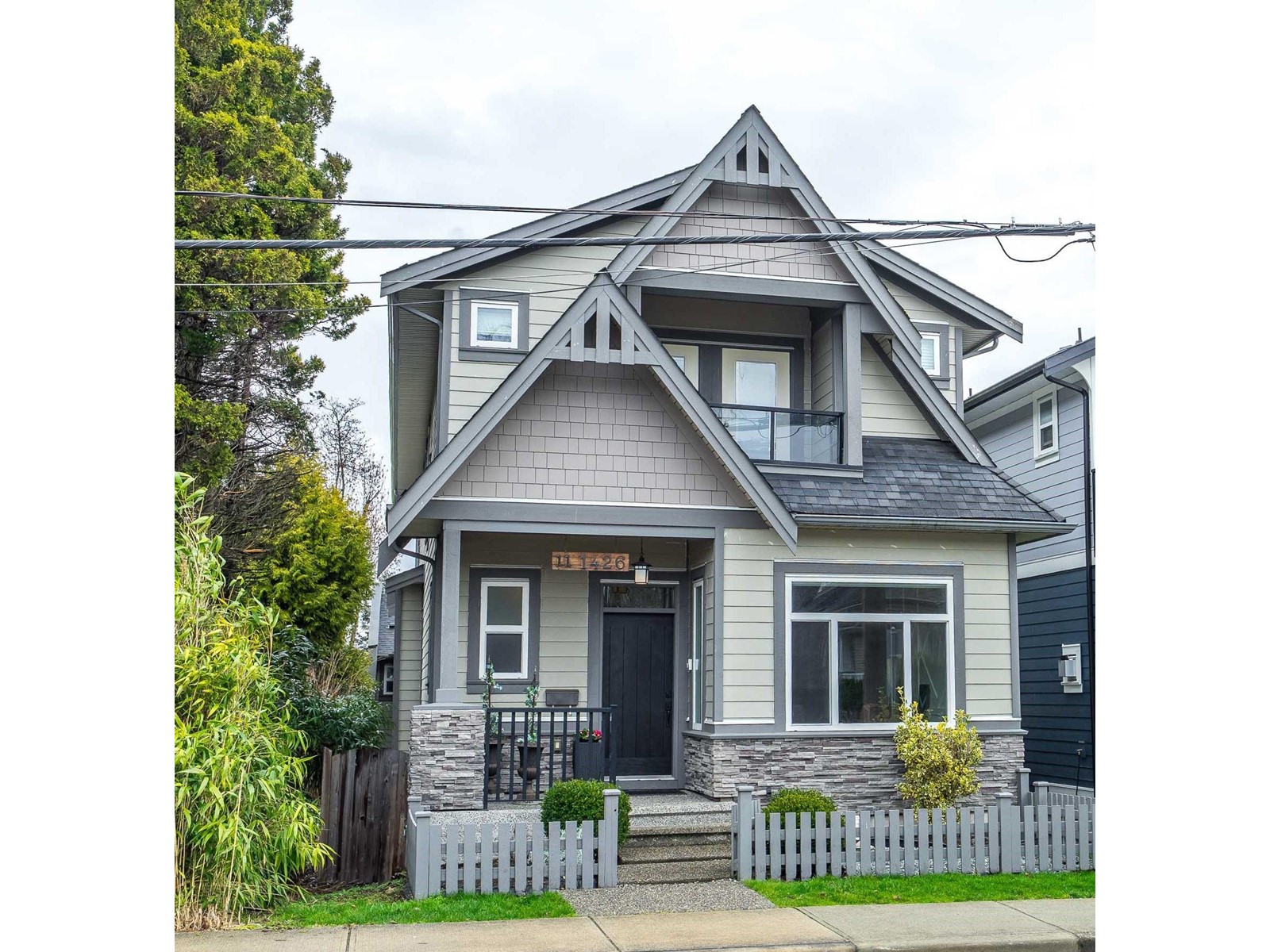 Property at 11 1426 FINLAY STREET image 2