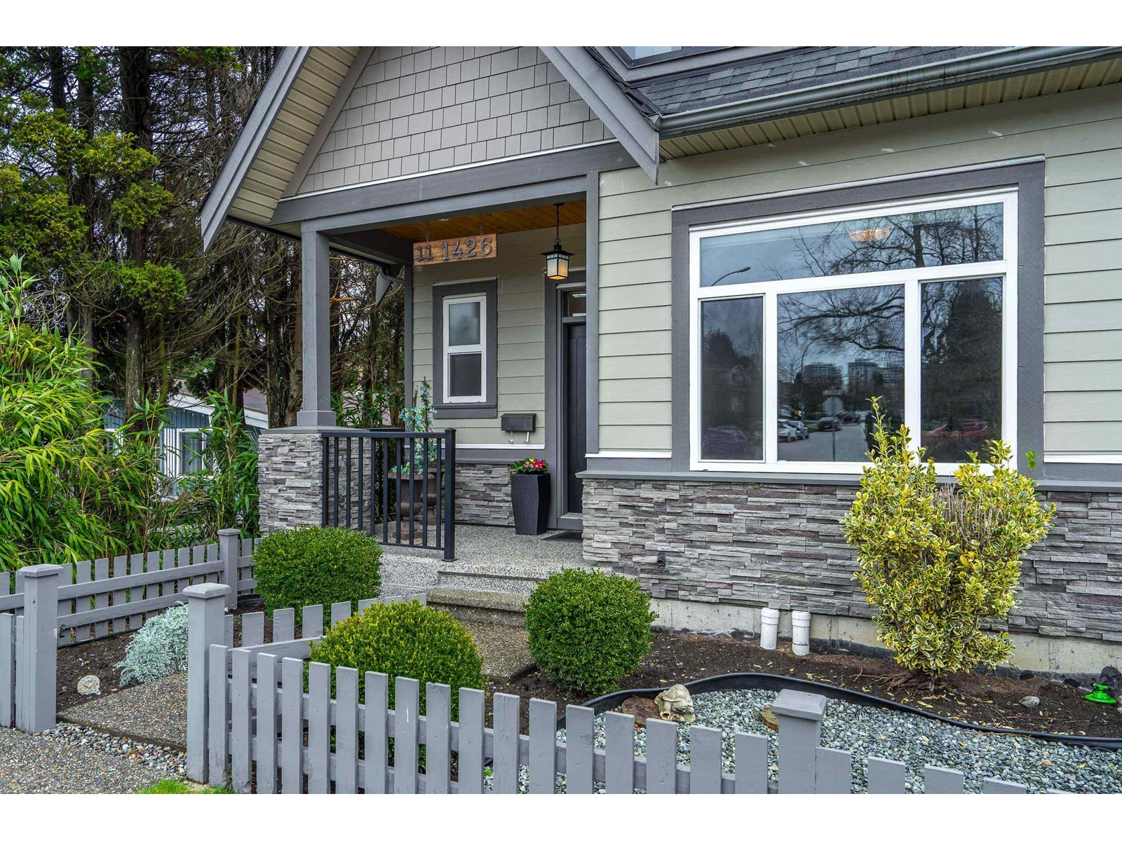 Property at 11 1426 FINLAY STREET image 1