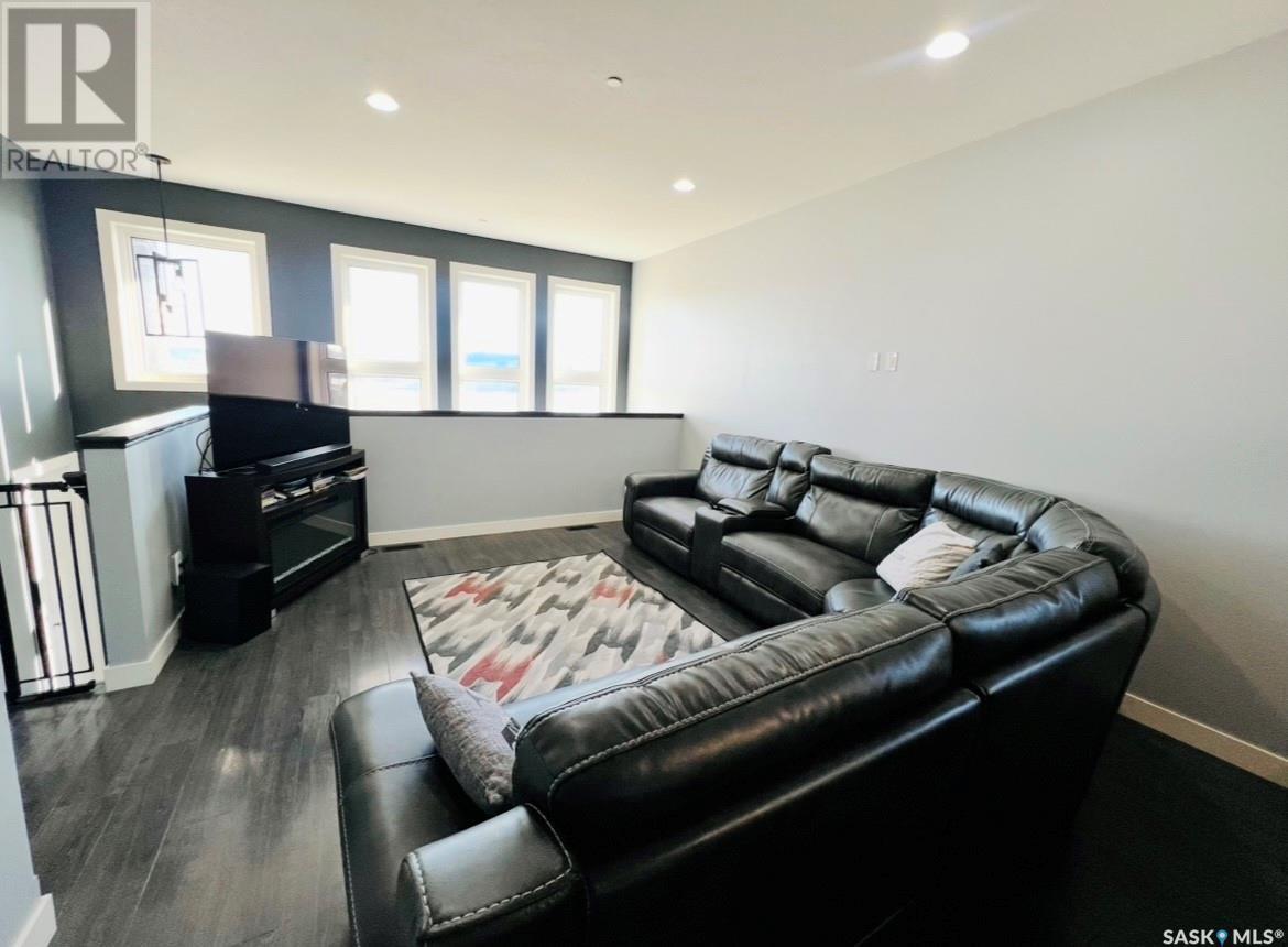 Property at 617 Douglas DRIVE image 5