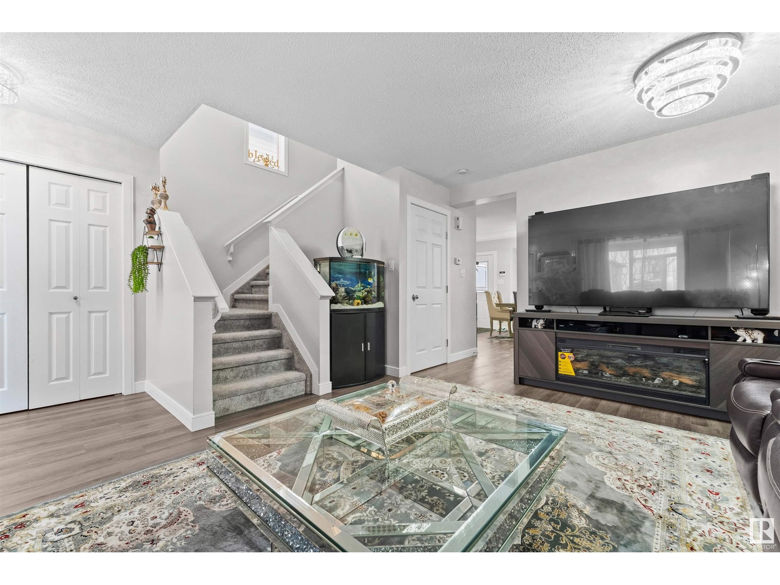 Property at 21347 89 AV NW image 3