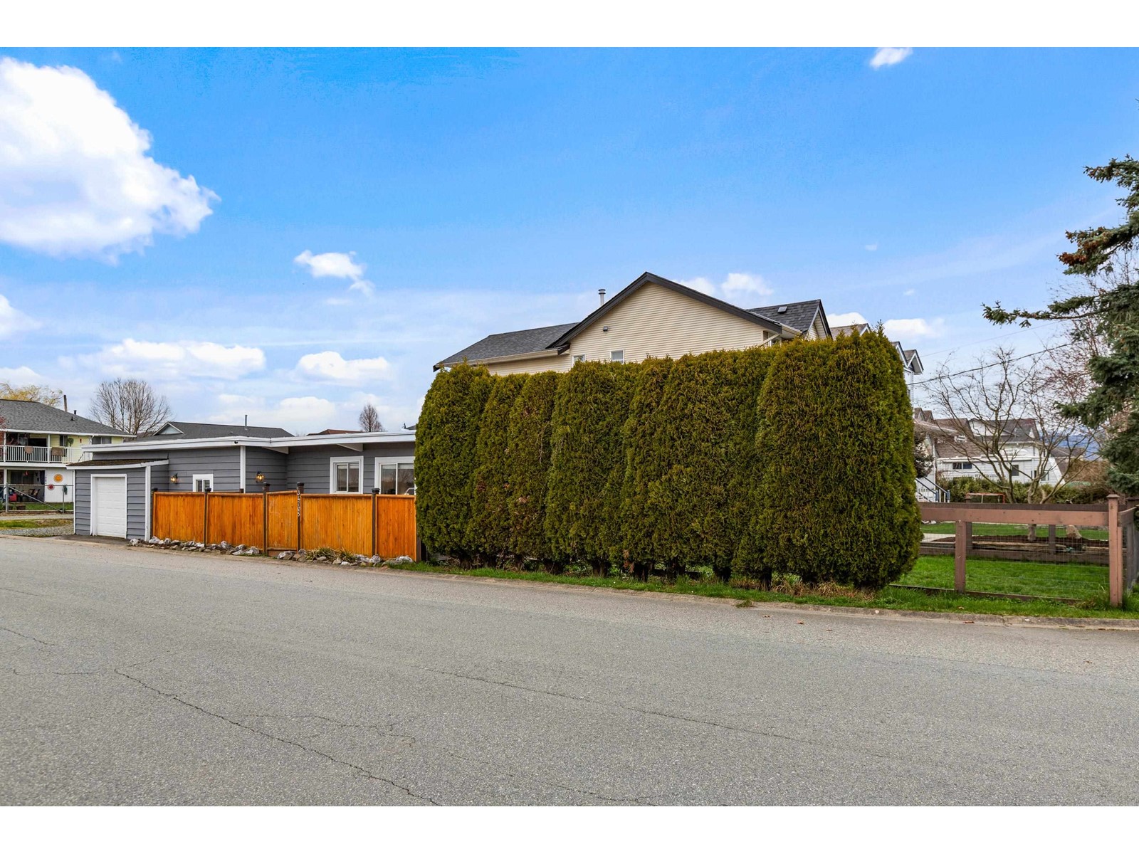 Property at 34705 4 AVENUE image 3