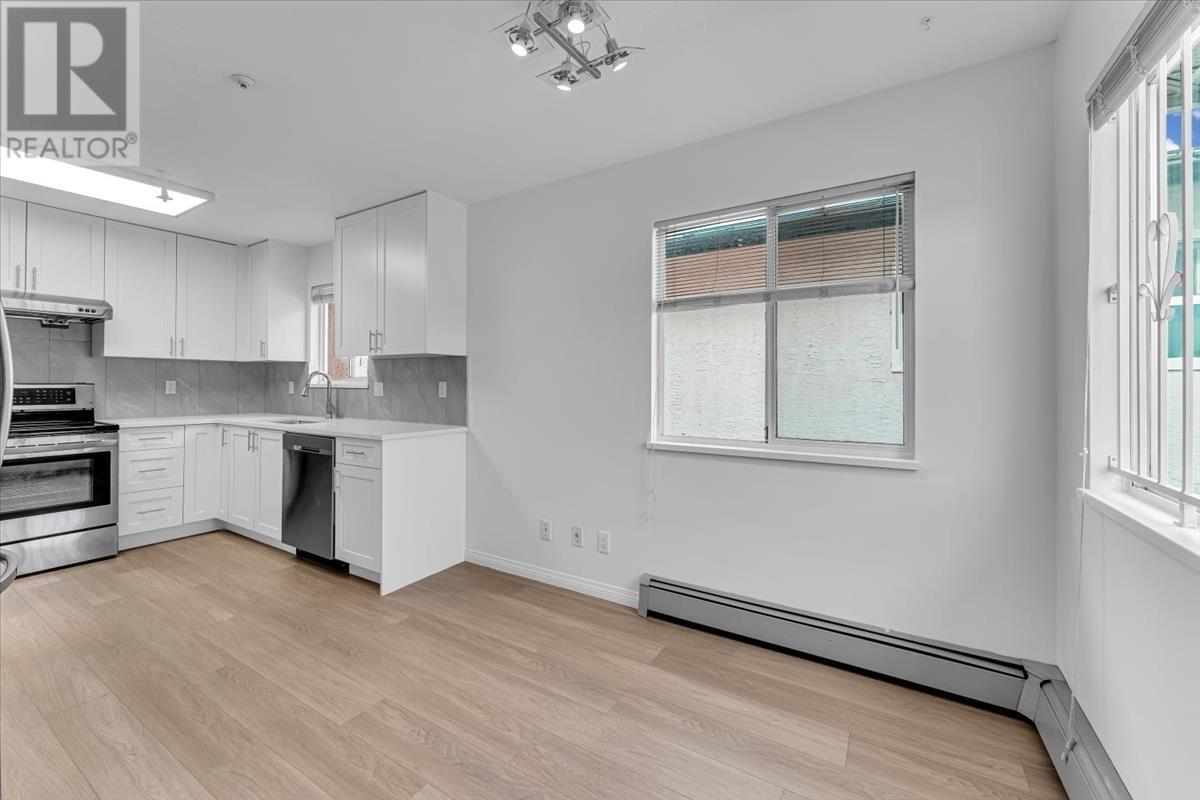 Listing Picture 10 of 37 : 3221 WILLIAM STREET, Vancouver / 溫哥華 - 魯藝地產 Yvonne Lu Group - MLS Medallion Club Member