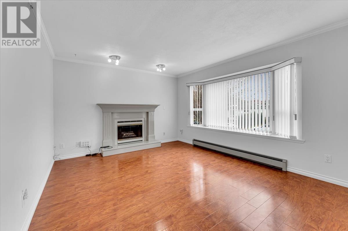 Listing Picture 2 of 37 : 3221 WILLIAM STREET, Vancouver / 溫哥華 - 魯藝地產 Yvonne Lu Group - MLS Medallion Club Member